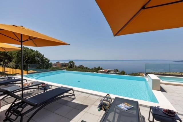 Dinora Exclusive * Makarska