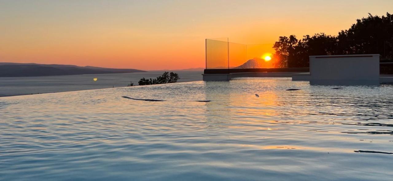 Dinora Exclusive * Makarska