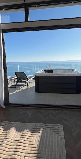Dinora Exclusive * Makarska